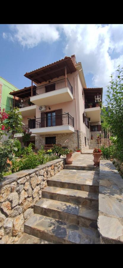 Panos Luxury Suites Калампака Экстерьер фото